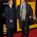 George Clooney y John Goodman en el estreno de 'Monuments Men' en Nueva York