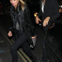 Kate Moss y Jamie Hince, de fiesta por Londres