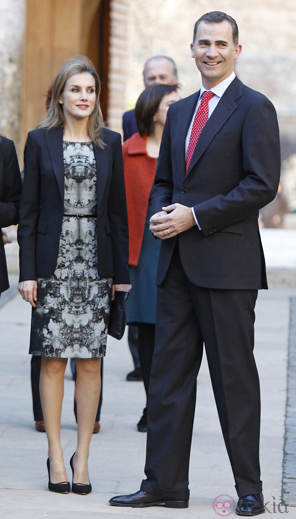 Los Príncipes Felipe y Letizia visitan una exposición en la Alhambra de Granada