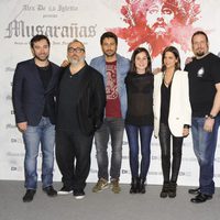 Los directores, el productor y el reparto de 'Musarañas'