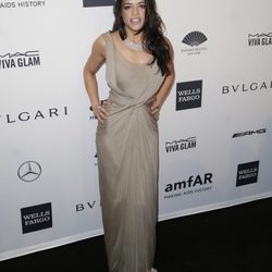 Michelle Rodriguez en la gala amfaAR 2014 de Nueva York