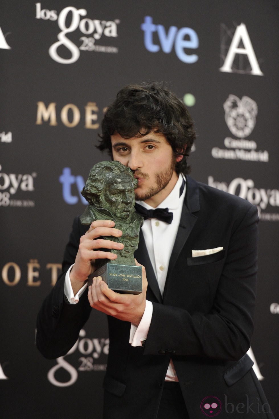 Javier Pereira posa con su Goya a mejor actor revelación