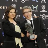 David Trueba posa con su galardón en los Premios Goya 2014