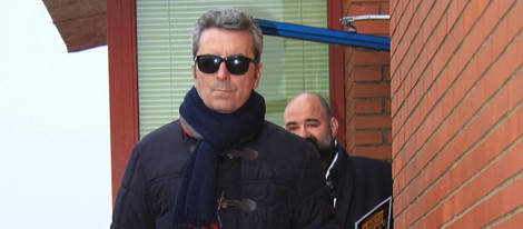 José Ortega Cano saliendo de la cárcel de Sevilla tras visitar a José Fernando