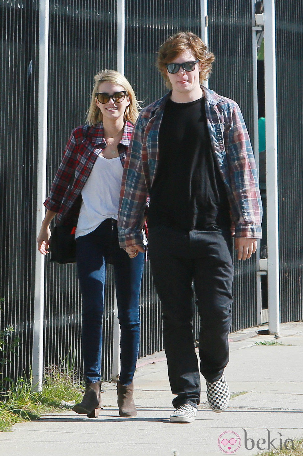 Emma Roberts pasea con Evan Peters para celebrar su 23 cumpleaños