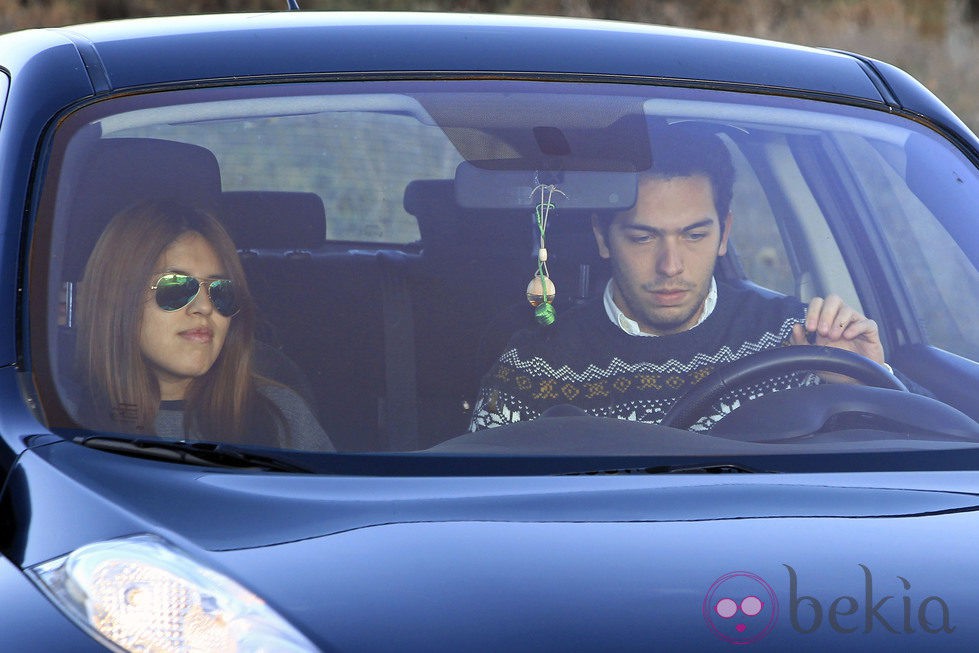 Chabelita Pantoja y Alberto Isla saliendo de Cantora en coche