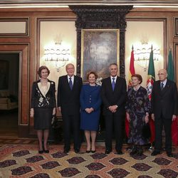 Los Reyes Juan Carlos y Sofía con los presidentes de Portugal e Italia y sus mujeres