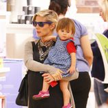 Elsa Pataky de compras en Los Angeles con su hija India Rose