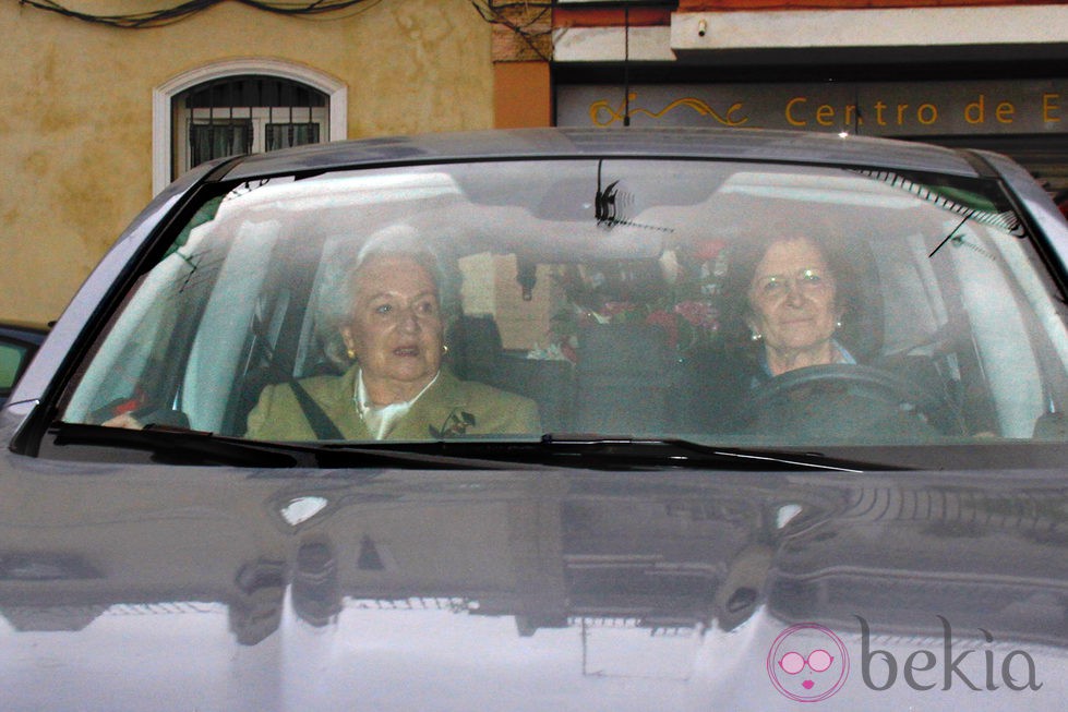 La Infanta Pilar visita a la Duquesa de Alba en Dueñas