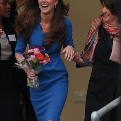 Kate Middleton muy sonriente en el Instituto Northolt para niños con discapacidades