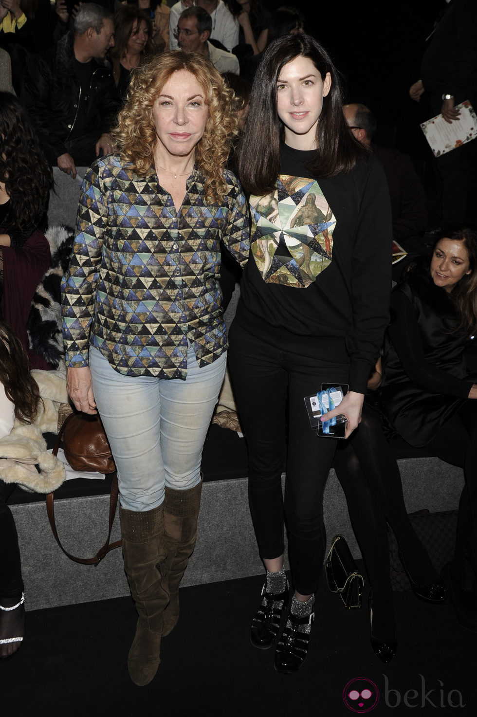 Brianda Fitz y su madre María Eugenia Fernández en el desfile de Francis Montesinos en Madrid Fashion Week otoño/invierno 2014/2015