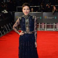Maggie Gyllenhaal en la alfombra roja de los BAFTA 2014