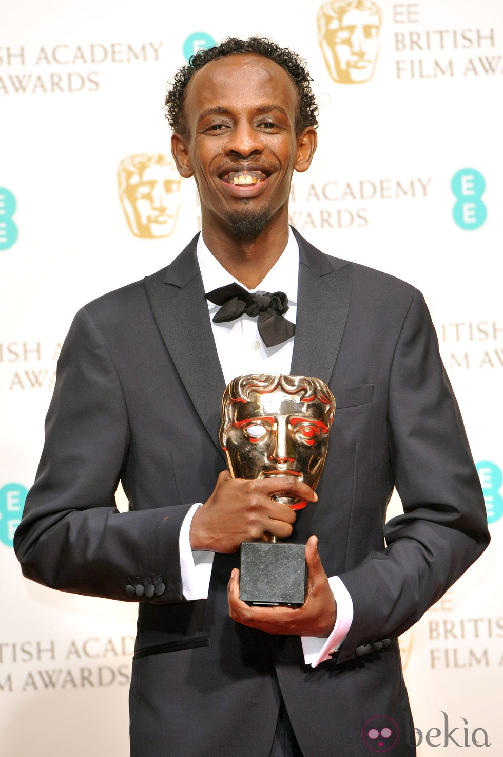 Barkhad Abdi posa con su premio BAFTA 2014