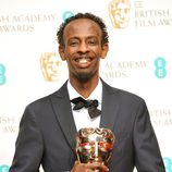Barkhad Abdi posa con su premio BAFTA 2014