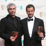 Alfonso Cuarón y David Heyman posan con su premio BAFTA 2014