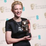 Cate Blanchett posa con su premio BAFTA 2014