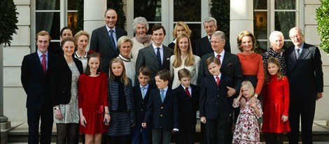 Amadeo de Bélgica y Lili Rosboch con sus familias en su compromiso