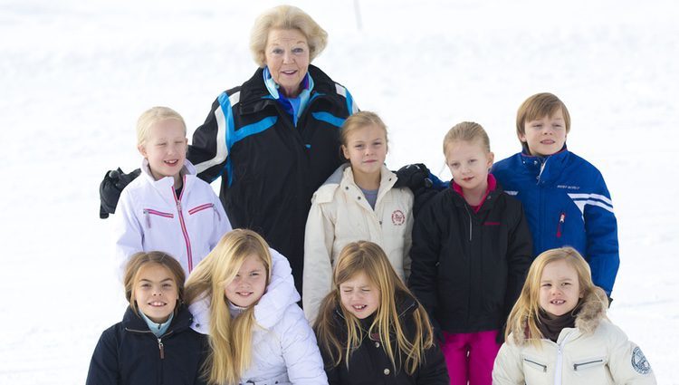La Princesa Beatriz de Holanda con sus ocho nietos en Austria