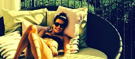 Lea Michele tomando el sol el día de San Valentín 2014