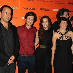 Leighton Meester y Adam Brody en la premiere de la película 'The Oranges'