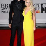 Calvin Harris y Rita Ora en los Brit Awards 2014