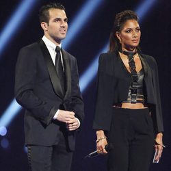 Cesc Fábregas y Nicole Scherzinger en la entrega de los Brit Awards 2014