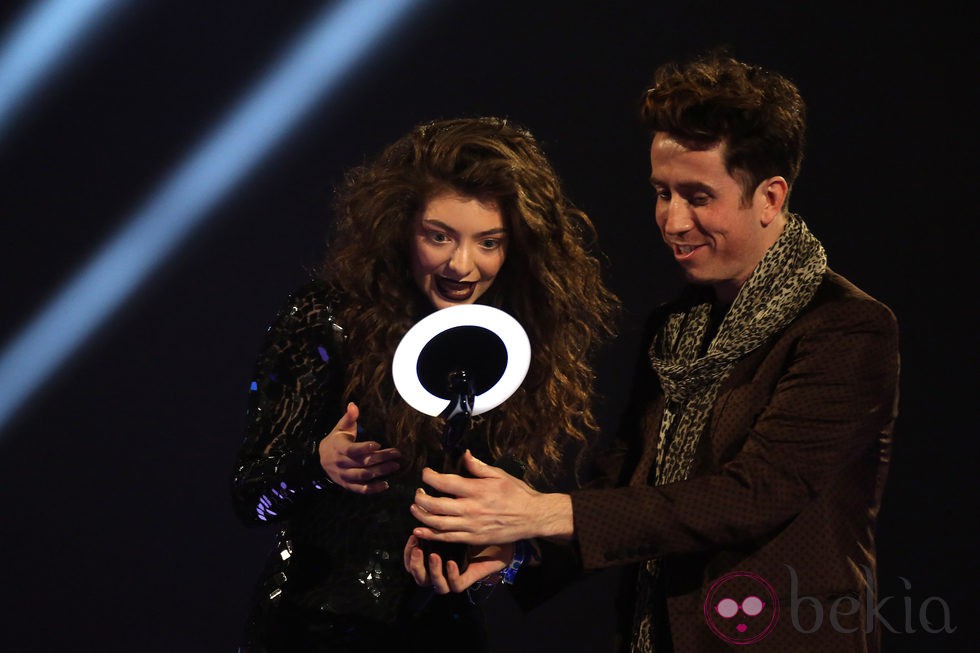 Lorde recoge el premio a la mejor artista femenina internacional en los Brit Awards 2014