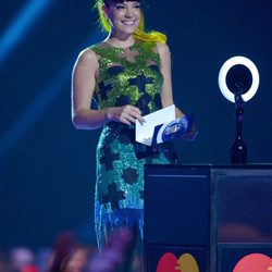 Lily Allen presenta uno de los galardones de los Brit Awards 2014