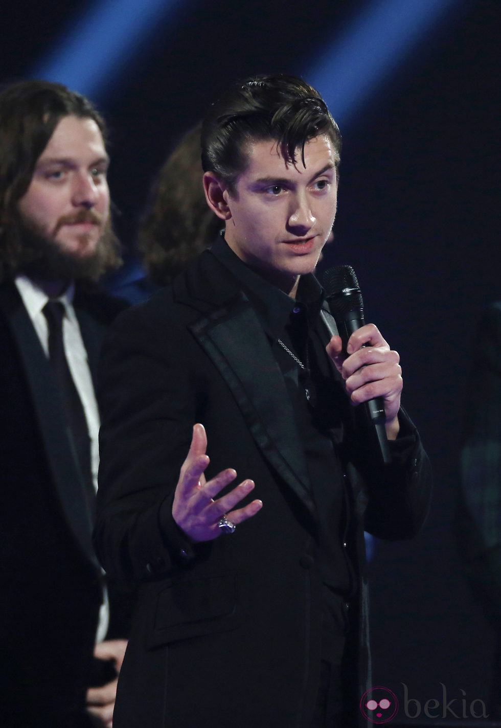 Alex Turner, integrante de Arctic recibe el premio al mejor álbum del año en Brit 2014 - Gala de entrega de los Brit Awards 2014 - Foto en Bekia Actualidad