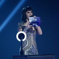 Katy Perry presenta uno de los galardones de los Brit Awards 2014