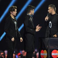 One Direction recogen el premio al mejor vídeo británico en los Brit Awards 2014