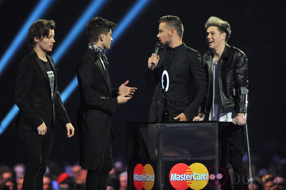 One Direction recogen el premio al mejor vídeo británico en los Brit Awards 2014