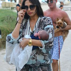 Simon Cowell y Lauren Silverman con su recién nacido Eric en Miami