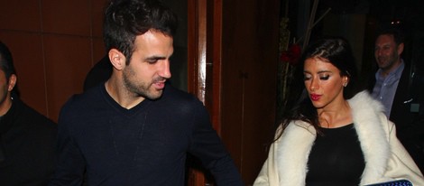 Cesc Fábregas sale de cenar con Daniella Semaan en Londres