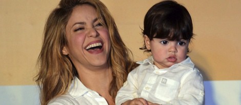 Shakira y Milan en la inauguración de una escuela en Colombia