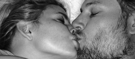 Jessica Simpson y Eric Johnson hacen un 'selfie' dándose un beso