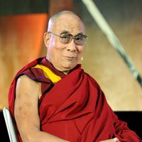 El Dalai Lama en el encuentro organizado por la Fundación Lourdes para que los famosos se encontraran con él