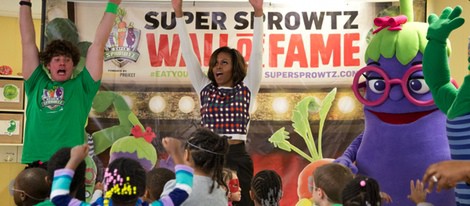 Michelle Obama bailando por una vida sana en La Petite Academy