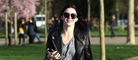 Kendall Jenner haciendo turismo por París