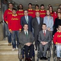 La Infanta Elena con el equipo paralímpico español que compite en Sochi