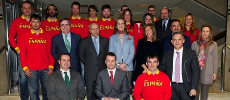 La Infanta Elena con el equipo paralímpico español que compite en Sochi