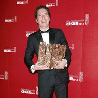 Guillaume Gallienne posa con sus galardones en los Premios César 2014
