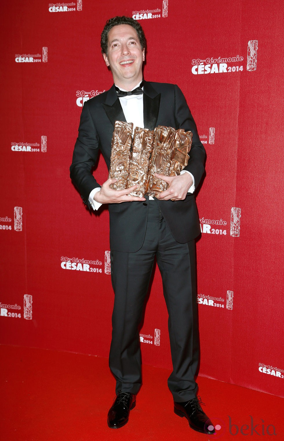 Guillaume Gallienne posa con sus galardones en los Premios César 2014