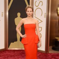 Jennifer Lawrence en la alfombra roja de los Oscar 2014