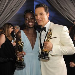 Lupita Nyongo'o y Matthew McConaughey en la fiesta Governors Ball tras los Oscar 2014