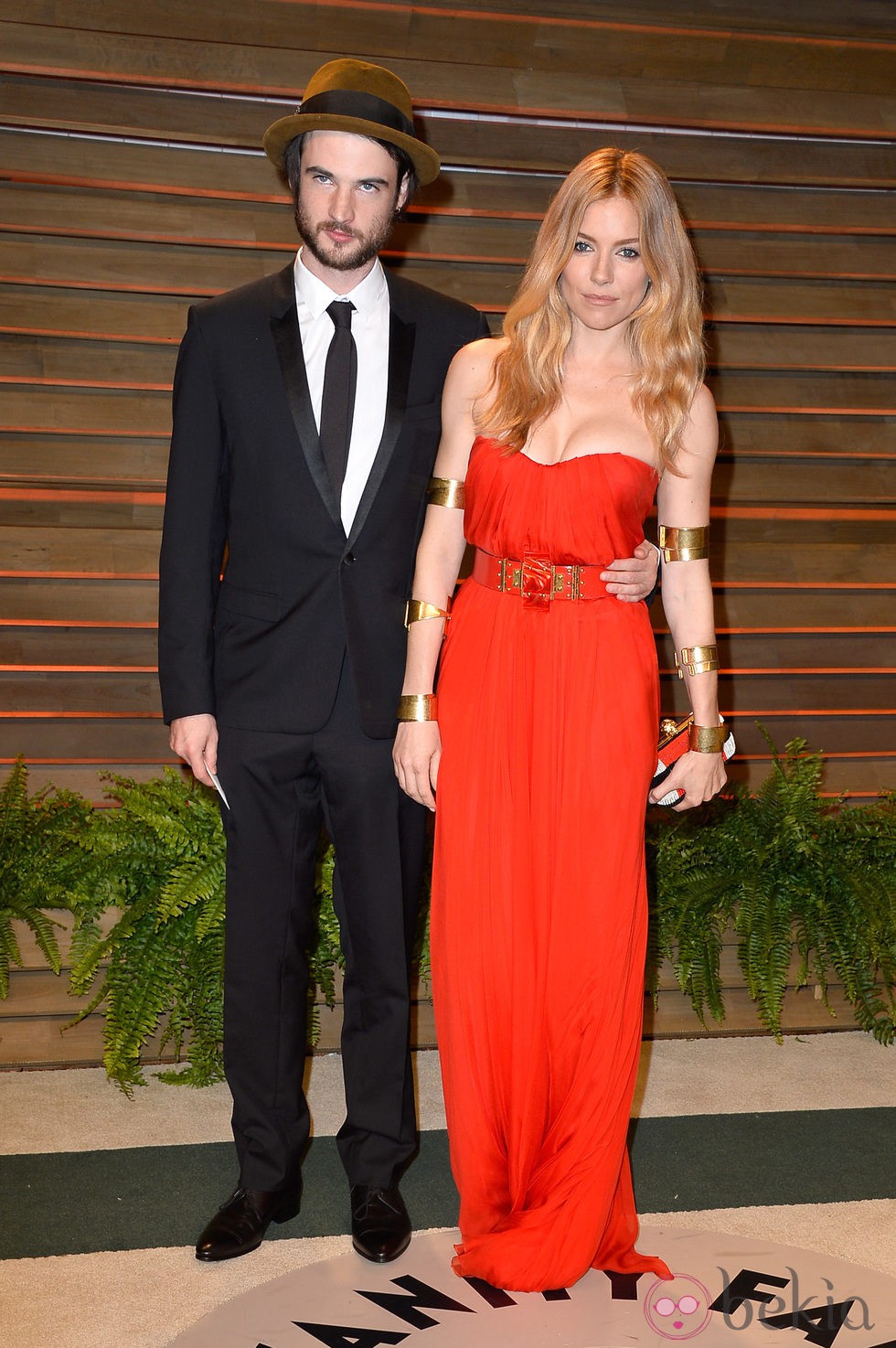 Sienna Miller y Tom Sturridge en la fiesta Vanity Fair tras los Oscar 2014