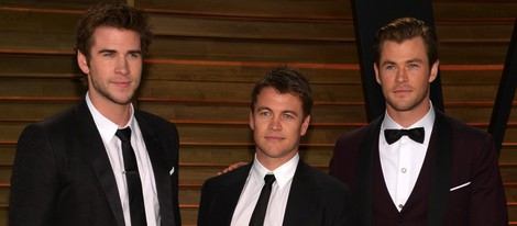 Los hermanos Chris, Liam y Luke Hemsworth en la fiesta Vanity Fair tras los Oscar 2014