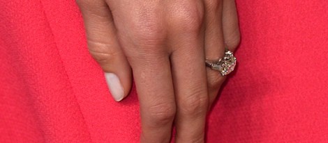 Allison Williams presume de anillo de compromiso en la fiesta Vanity Fair tras los Oscar 2014