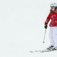 Isabel de Bélgica esquiando en Suiza