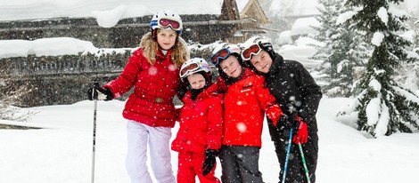 Los hijos de los Reyes de Bélgica esquiando en Suiza